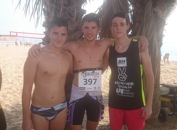 Javier Gijón Espigares, David Gijón y  Victor Peña se imponen en el triatlón de Badalona