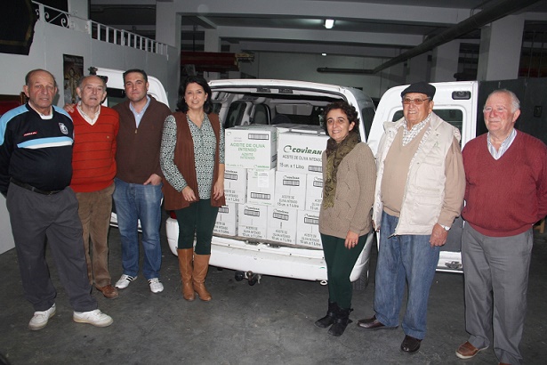 El Ayuntamiento de Almuñécar entrega a Cáritas Parroquial  1000 litros de aceite