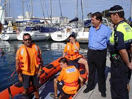El área de Seguridad Ciudadana entrega a Protección Civil dos embarcaciones neumáticas para salvamento marítimo