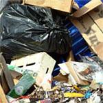 La huelga de la limpieza de Almuñécar acumula en sus calles 120 toneladas de basura en sus calles