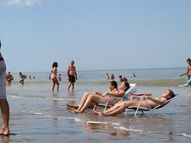 El turismo en julio superó en un 27 por ciento a 2004 y el incremento previsto para agosto es de 21 puntos. El turismo de la costa es de procedencia nacional