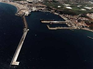 Inaugurada la primera fase del muelle de las Azucenas en el puerto de Motril. La totalidad de la ampliación de la zona portuaria estará culminada en 2006